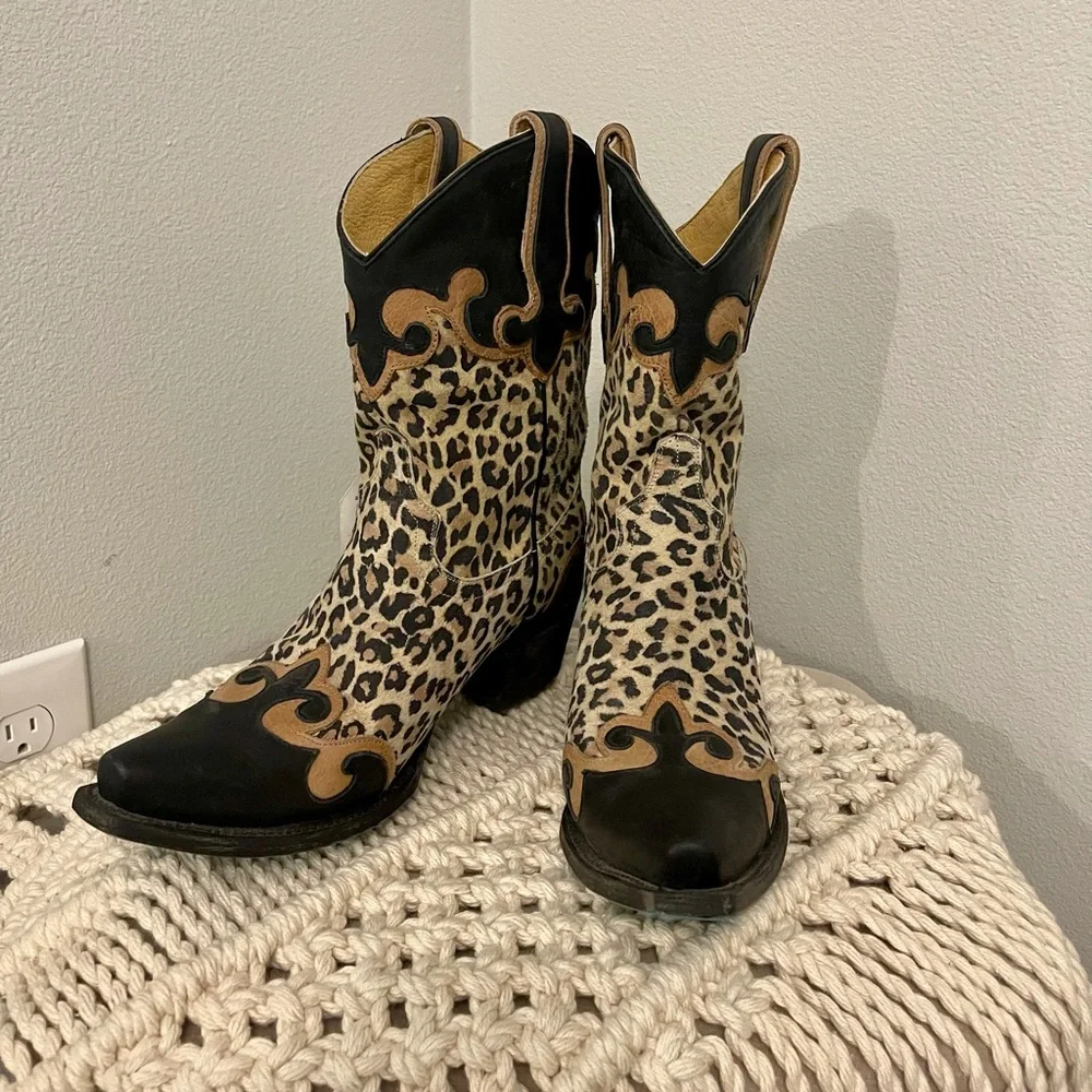 Boots - Picture 2 of 7